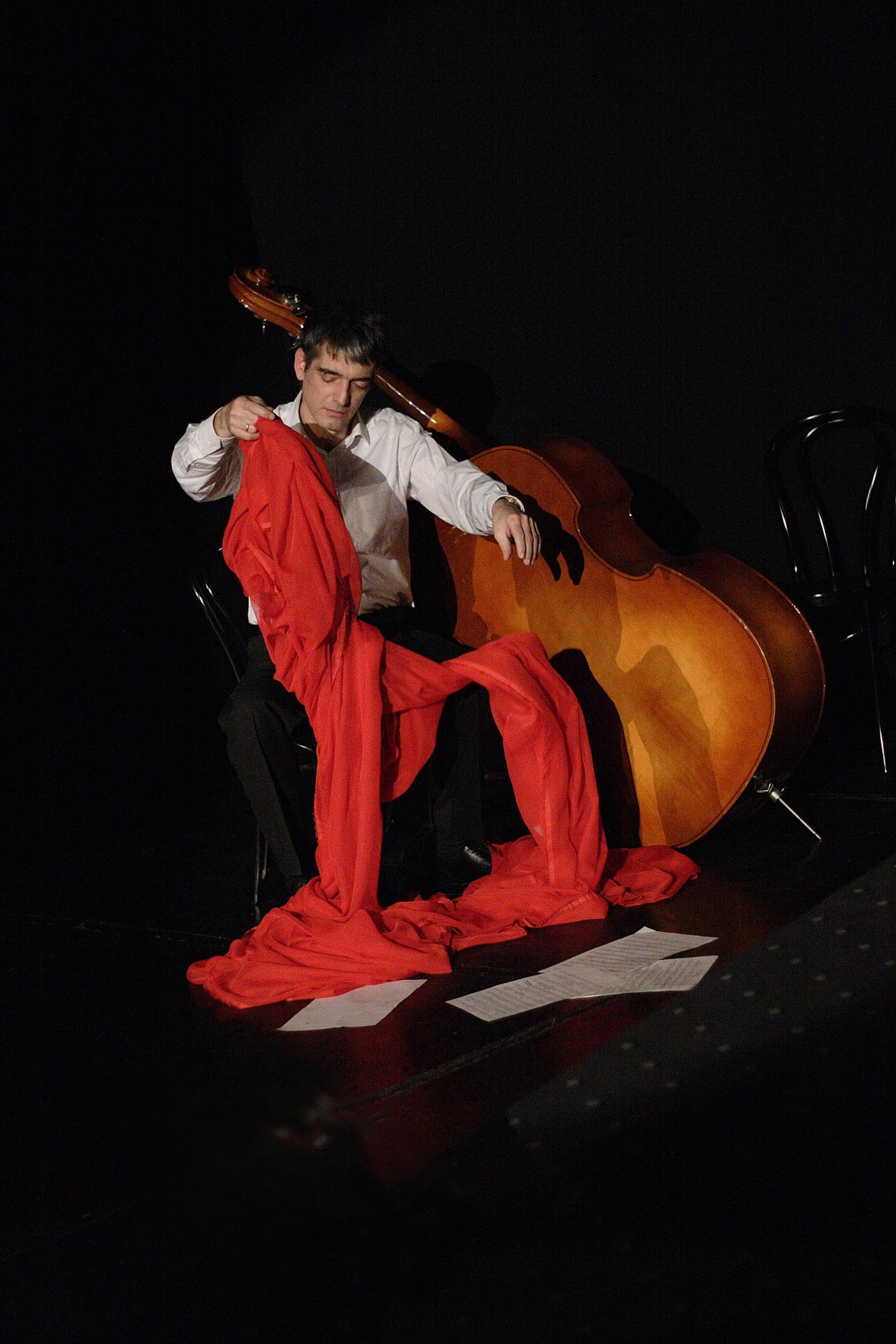 Sprecher & Kontrabassist - Roger Becker